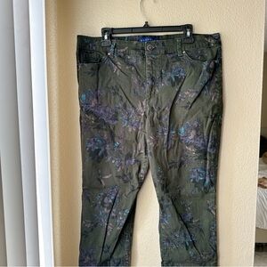 Bandolino Amy Floral Straight Leg Jeans - Size 16